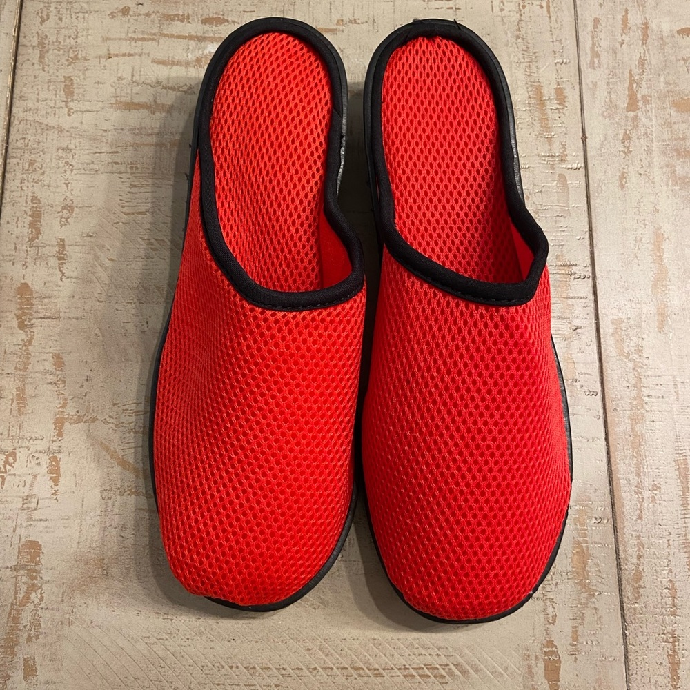 Isotoner shoes.. NWOT